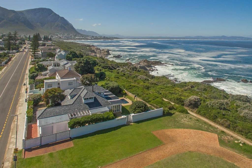 Wild Waters At Kraal Rock On The Cliffs In Hermanus Exterior photo